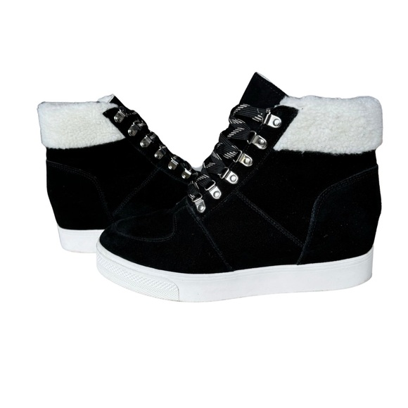 Steve Madden Shoes - Steve Madden Lakes Hidden Wedge Bootie Size 8 Black Suede Sherpa Lined
